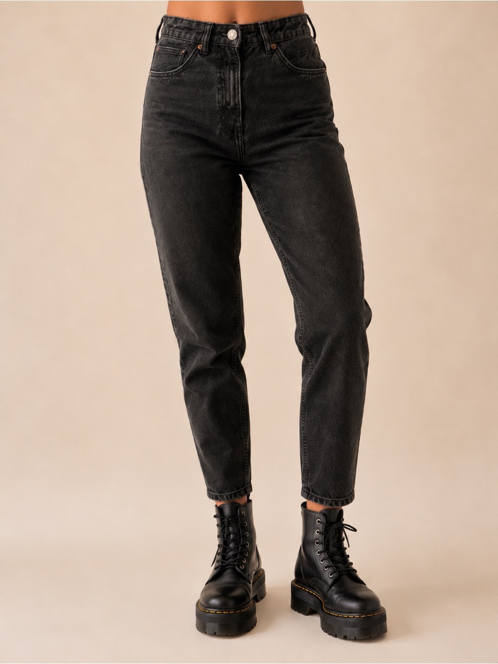 Zara High-Rise Faded Black Women’s Jeans - Lived-in Black Mom Jeans / Fall